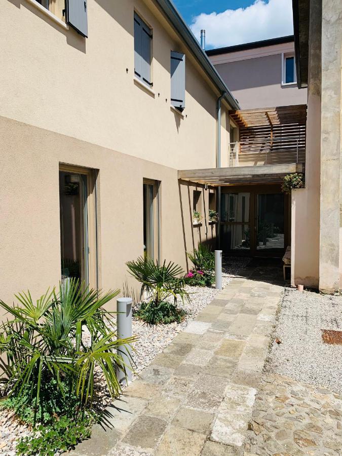 INTERNO 2 Este centro Exterior foto